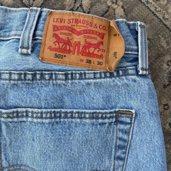 Levi’s 501 Men’s Button Fly Jeans - Picture 2 of 7